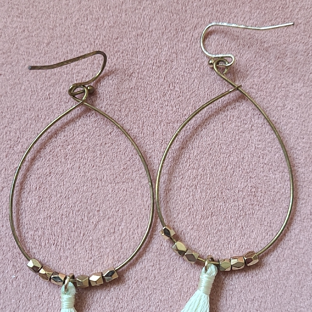 Gold and Cream Jewelry Set (2 Earrings, 1 Bracelet) - Picture 3 of 10